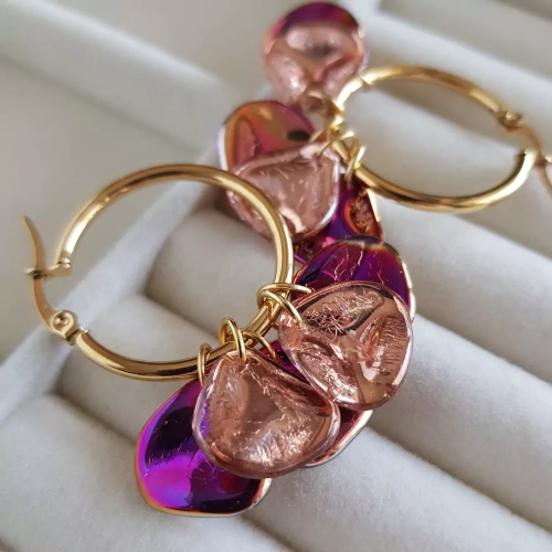 KST728 WEBP Kolczyki kolorowe płatki na złotych kółeczkach Magneska biżuteria 3.webp