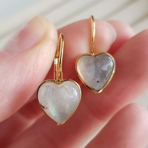 KST730 WEBP Kolczyki wiszące serca labradoryt Magneska biżuteria 3.webp