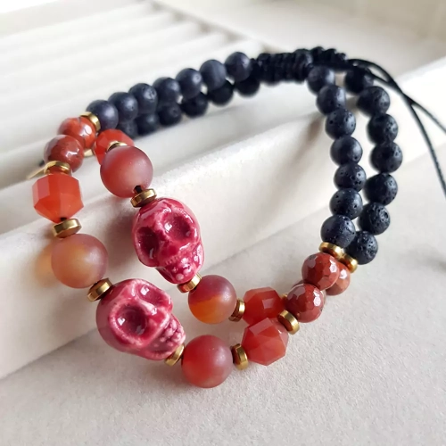 MES316 WEBP Bransoletka męska czaszka, karneol, jaspis czerwony, hematyt i lawa wulkaniczna Magneska biżuteria z kamieni naturalnych 4.webp