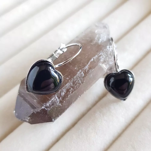 KST733 WEBP Kolczyki wiszące serca onyks Magneska biżuteria.webp