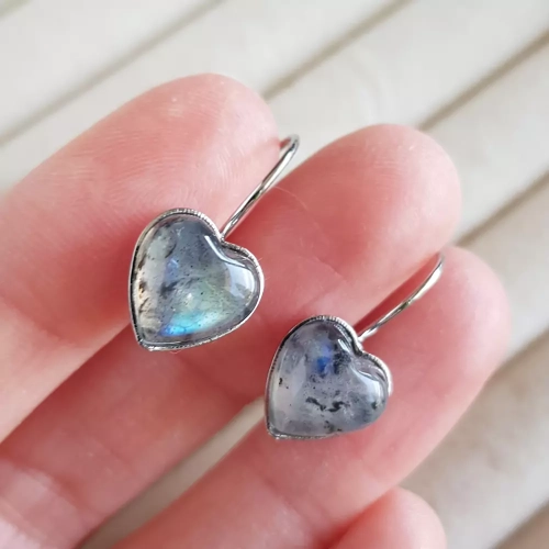 KST735 WEBP Kolczyki wiszące labradoryt serca Magneska biżuteria z kamieni naturalnych 3.webp