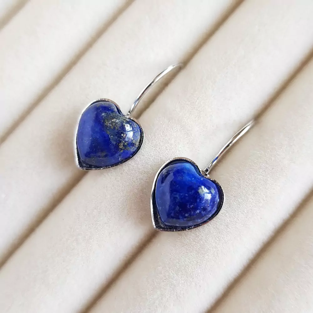 KST738 WEBP Kolczyki wiszące serca lapis lazuli Magneska biżuteria z kamieni naturalnych.webp