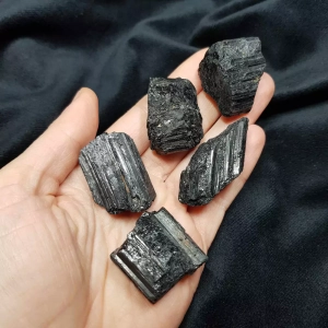 Czarny turmalin - bryłka - 20-25 g