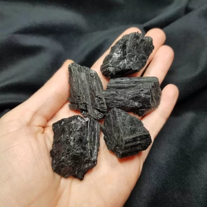 Czarny turmalin - bryłka - 25-30 g