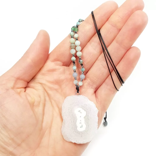 NAW925 WEBP Naszyjnik unikat regulowany kwarc, ametyst, angelit, amazonit, agat, szmaragd i hematyt 3.webp