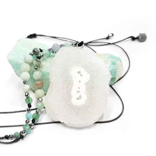 NAW925 WEBP Naszyjnik unikat regulowany kwarc, ametyst, angelit, amazonit, agat, szmaragd i hematyt 2.webp