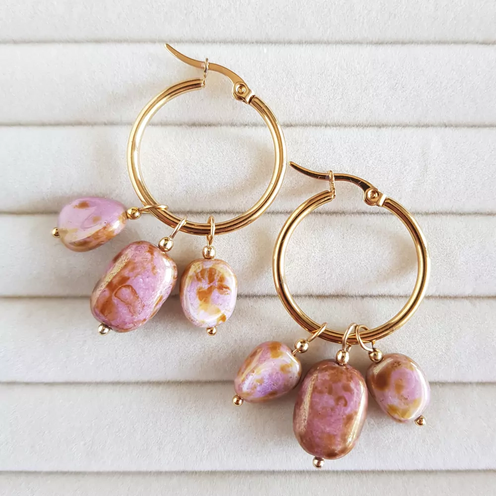 KST739 WEBP Kolczyki szklane Verre różowe pastylki na kółeczkach Magneska biżuteria.webp