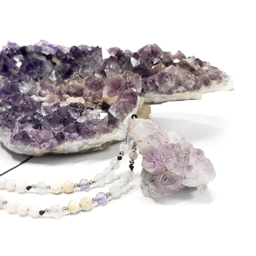 NAW927 WEBP Naszyjnik unikat na sznurku ametyst, kunzyt, kwarc różowy, mokait i różowy opal Magneska biżuteria 2.webp