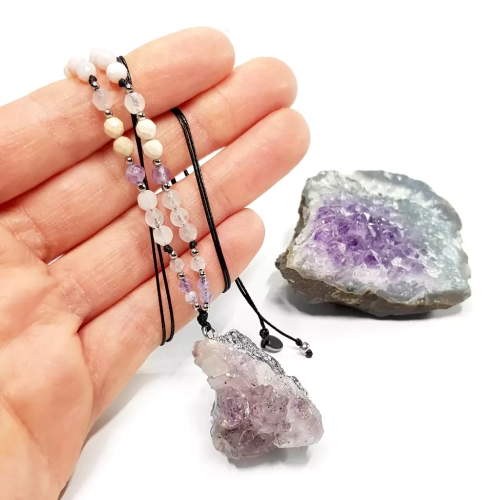 NAW927 WEBP Naszyjnik unikat na sznurku ametyst, kunzyt, kwarc różowy, mokait i różowy opal Magneska biżuteria 3.webp