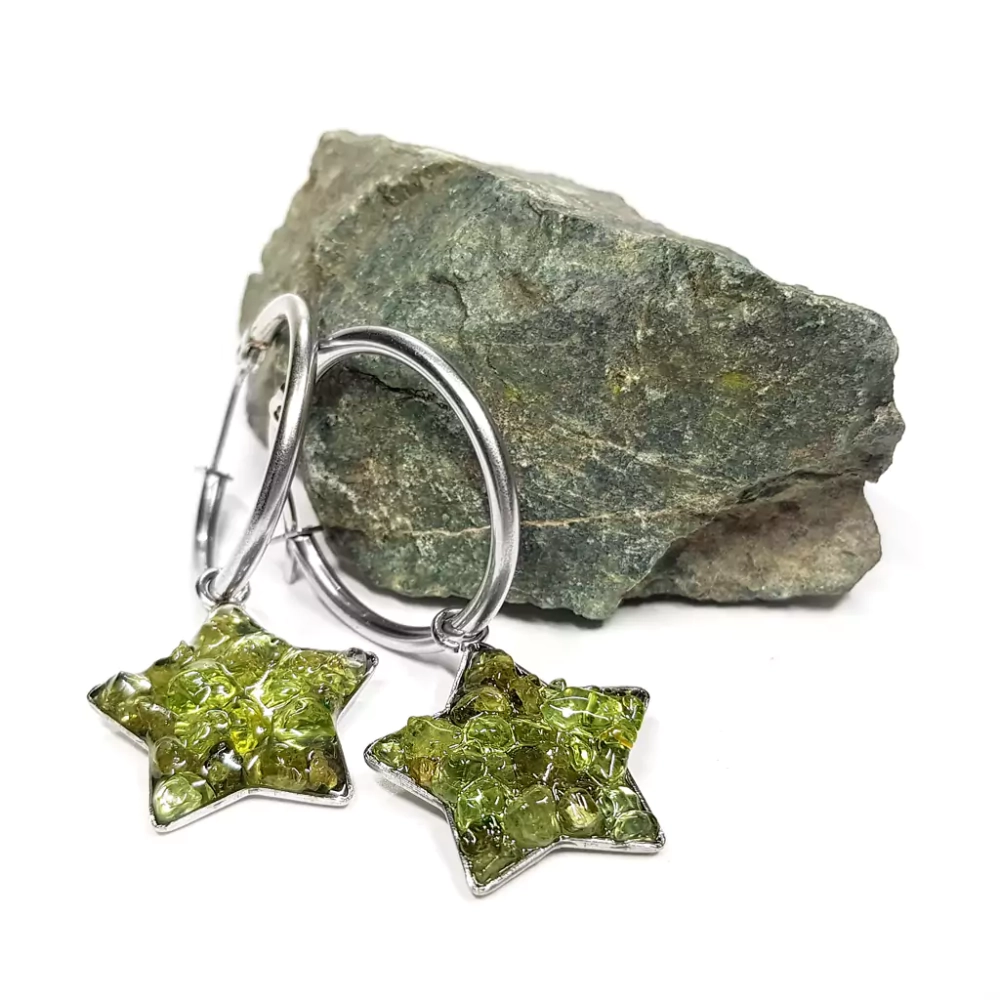 KST743 WEBP Kolczyki peridot w żywicy Magneska biżuteria.webp
