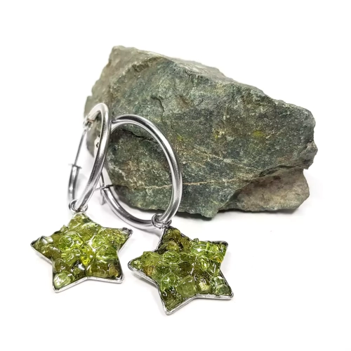KST743 WEBP Kolczyki peridot w żywicy Magneska biżuteria.webp