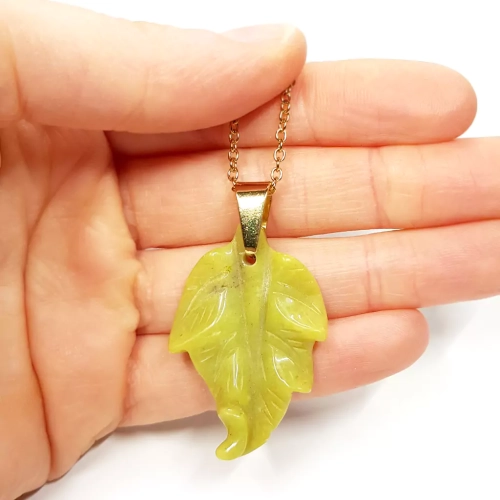 NAW934 WEBP  Naszyjnik unikat jadeit na złotym łańcuszku 2.webp