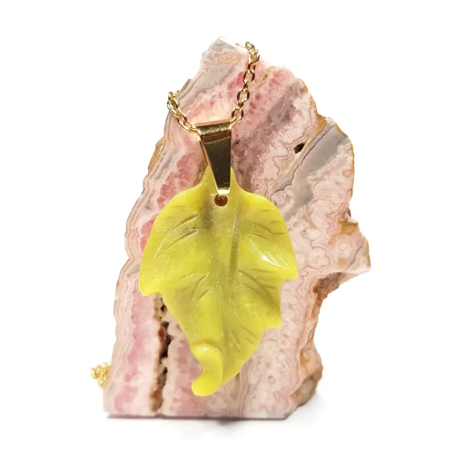 NAW934 WEBP  Naszyjnik unikat jadeit na złotym łańcuszku.webp