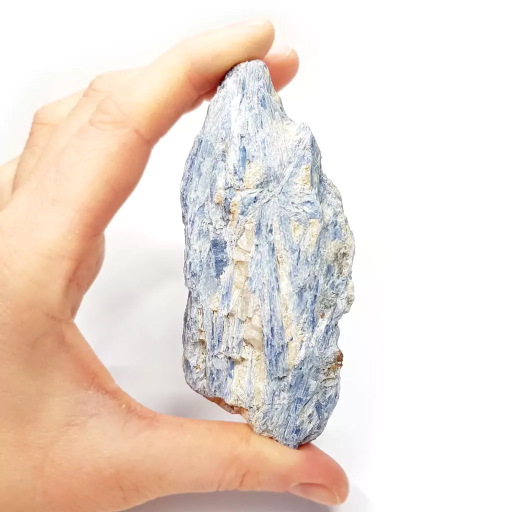 KYAN001 WEBP Kyanit bryłka surowa Magneska 4.webp