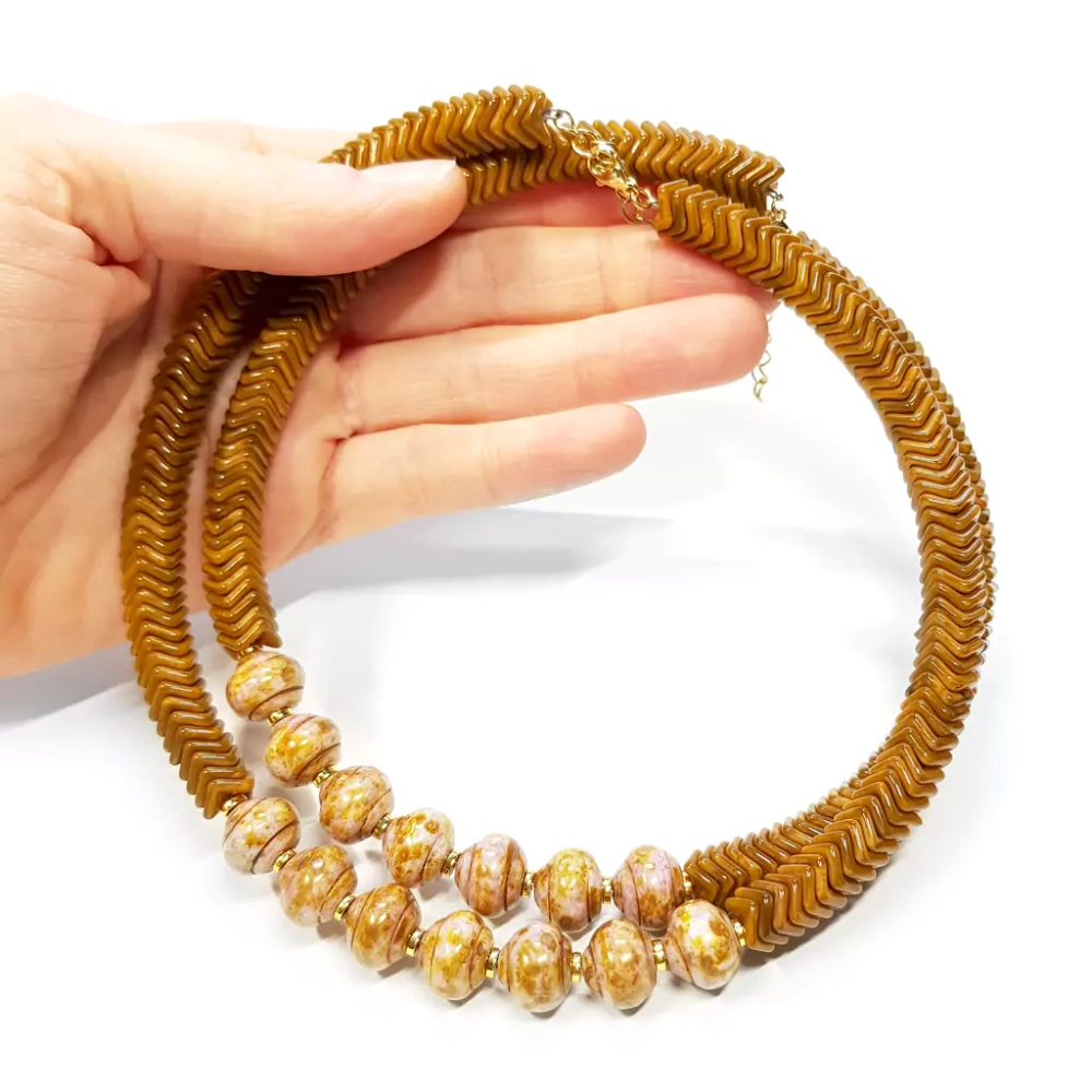 NAW972 WEBP Verre naszyjnik choker unikat hematyt i szklane koraliki Magneska biżuteria 3.webp