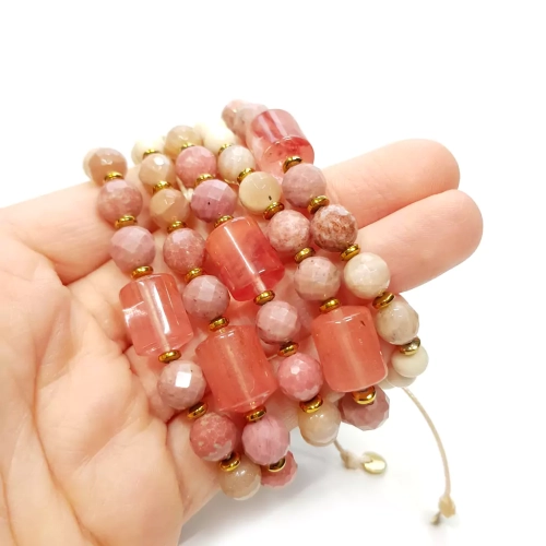 SZN1071 WEBP Pebbles damska bransoletka kwarc truskawkowy, rodonit, thulit, kamień słoneczny, kamień rzeczny i hematyt Magneska biżuteria z kamieni 3.webp