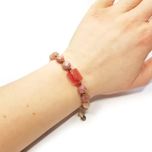 SZN1071 WEBP Pebbles damska bransoletka kwarc truskawkowy, rodonit, thulit, kamień słoneczny, kamień rzeczny i hematyt Magneska biżuteria z kamieni 4.webp
