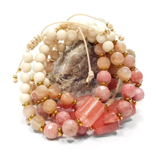 SZN1071 WEBP Pebbles damska bransoletka kwarc truskawkowy, rodonit, thulit, kamień słoneczny, kamień rzeczny i hematyt Magneska biżuteria z kamieni.webp