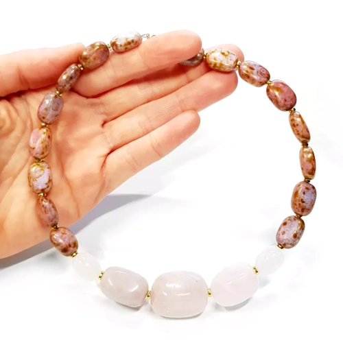 NAW984 WEBP Verre naszyjnik choker unikat kwarc różowy, hematyt i szklane koraliki v.3 Magneska biżuteria 3.webp