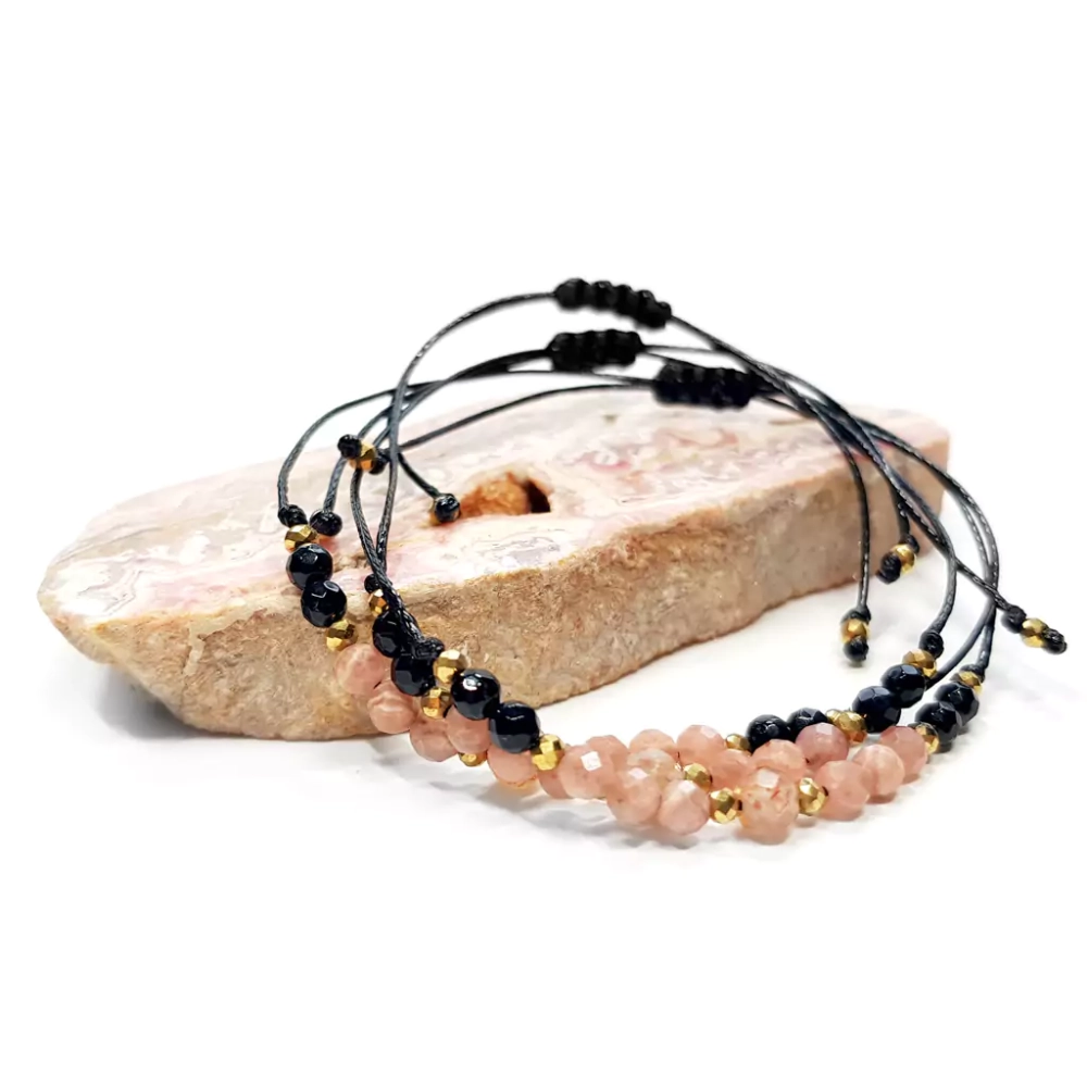 SZN1074 WEBP Bransoletka kamień słoneczny, rodochrozyt, czarny turmalin i hematyt na czarnym sznurku Magneska.webp