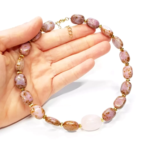 NAW995 WEBP Verre naszyjnik choker unikat kwarc różowy, hematyt i szklane koraliki v.4 Magneska biżuteria 3.webp