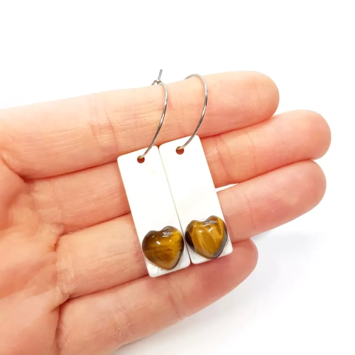 KST762 WEBP Kolczyki wiszące kremowe prostokąty i tygrysie oko serca na srebrnych kółeczkach stal chirurgiczna Magneska 2.webp