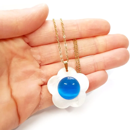 NAW1008 WEBP Naszyjnik kremowy kwiatek i niebieskie kocie oko złota stal chirurgiczna Magneska biżuteria 2.webp