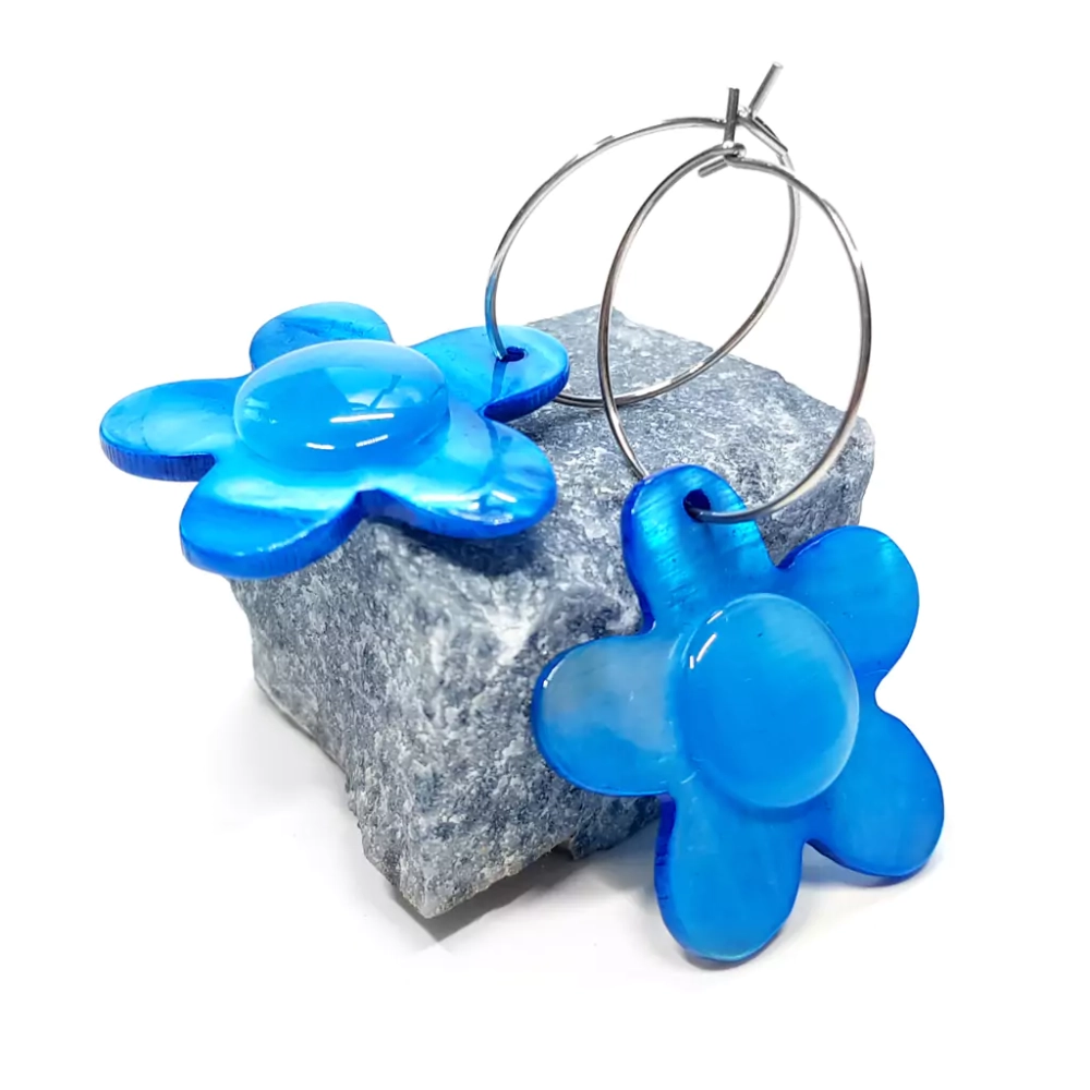 KST769 WEBP Kolczyki wiszące niebieskie kwiatki i niebieskie kocie oko na srebrnych kółeczkach stal chirurgiczna Magneska.webp