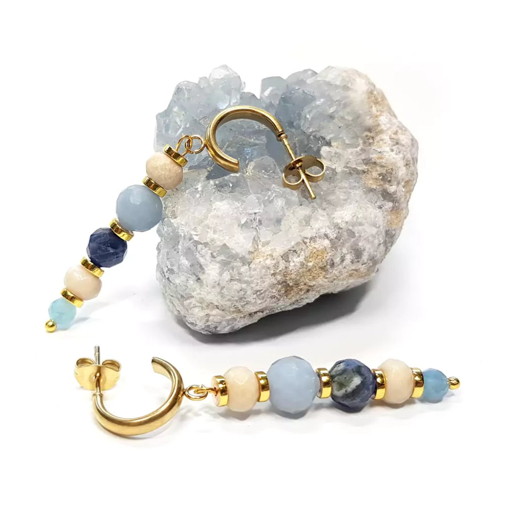 KST770 WEBP Kolczyki wiszące unikaty kamień rzeczny, akwamaryn, sodalit i hematyt złota stal chirurgiczna Magneska biżuteria.webp