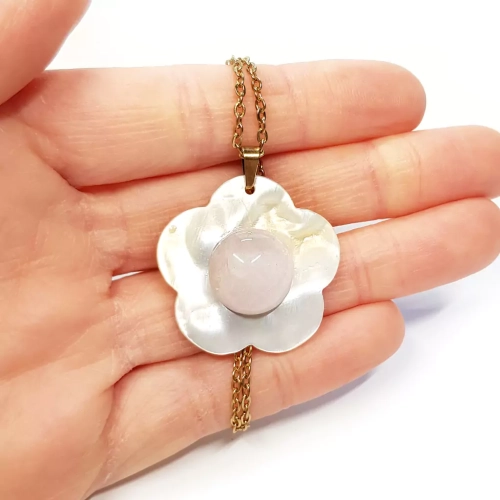 NAW1021 WEBP Naszyjnik kremowy kwiatek i kwarc różowy złota stal chirurgiczna Magneska 2.webp