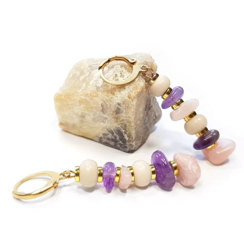 KST779 WEBP Kolczyki wiszące kamień rzeczny, ametyst, opal różowy i złota stal chirurgiczna Magneska biżuteria.webp