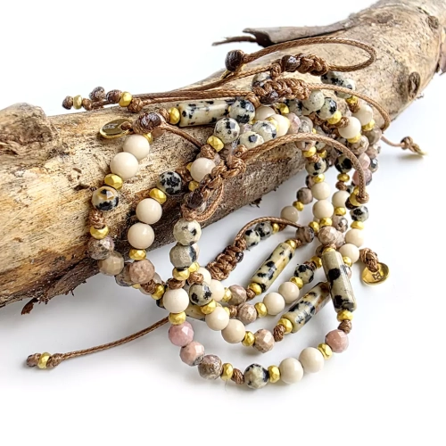 SZN1078 WEBP Bransoletka jaspis dalmatyńczyk, rodochrozyt, kamień rzeczny i hematyt na brązowym sznurku Magneska biżuteria 2.webp