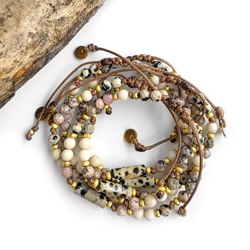 SZN1078 WEBP Bransoletka jaspis dalmatyńczyk, rodochrozyt, kamień rzeczny i hematyt na brązowym sznurku Magneska biżuteria 3.webp