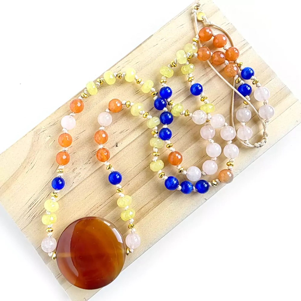 MESNAW040 WEBPNaszyjnik unisex karneol, kwarc różowy, jadeit, kocie oko i hematyt na beżowym sznurku Magneska naszyjniki z kamieni naturalnych.webp