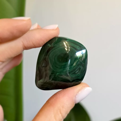 BR0014 WEBP Malachit bryłka polerowana Magneska.webp