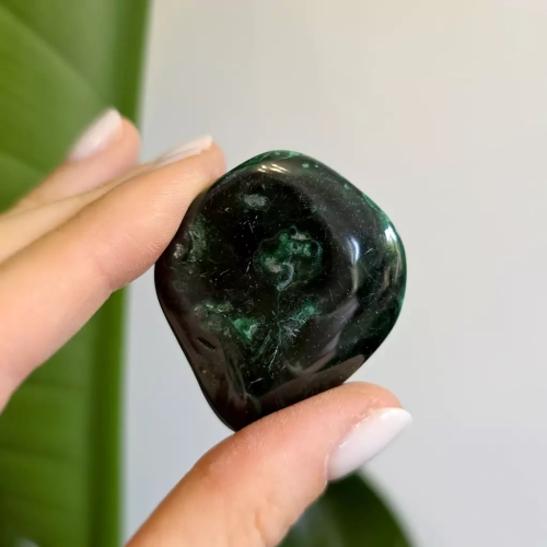 BR0014 WEBP Malachit bryłka polerowana Magneska 2.webp