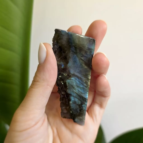 BR0015 webp Labradoryt zgład magneska 3.webp