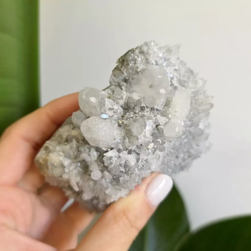 BR0016 webp Szczotka kwarcowa Magneska biżuteria 6.webp