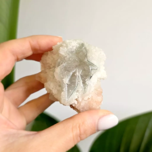 BR0023 webp Stilbit na chalcedonie Magneska 3.webp