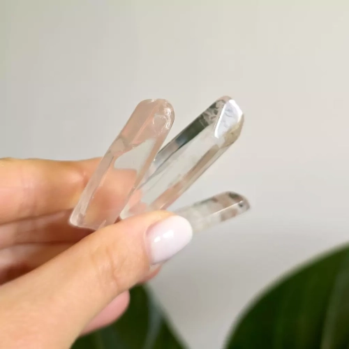 BR0025 webp Kryształ górski polerowane kryształy Magneska 2.webp