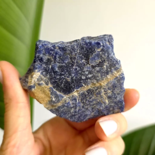 BR0026 webp Sodalit surowa bryłka Magneska biżuteria.webp