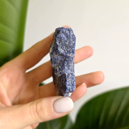 BR0026 webp Sodalit surowa bryłka Magneska biżuteria 2.webp