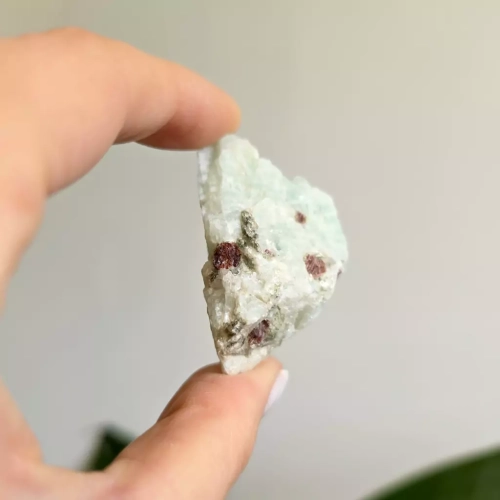 BR0034 webp Amazonit z fuchsytem i rubelitem Magneska 2.webp