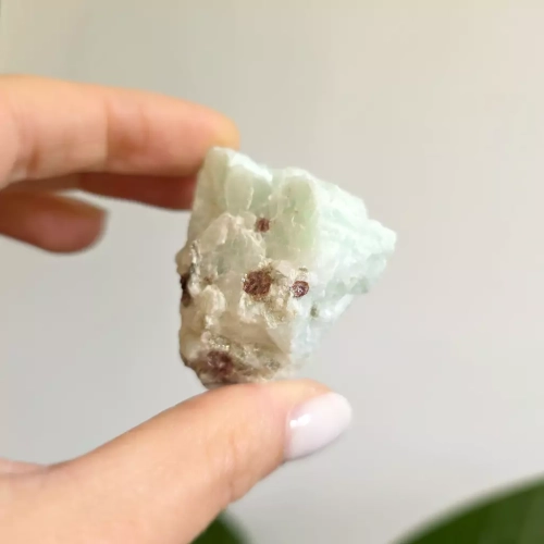 BR0034 webp Amazonit z fuchsytem i rubelitem Magneska 3.webp