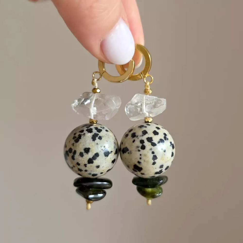 KST785 webp Kolczyki unikaty kryształ górski, jaspis dalmatyńczyk i zielony turmalin Magneska.webp