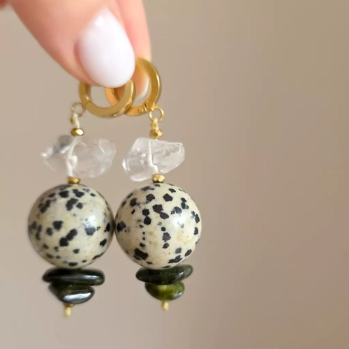 KST785 webp Kolczyki unikaty kryształ górski, jaspis dalmatyńczyk i zielony turmalin Magneska  2.webp