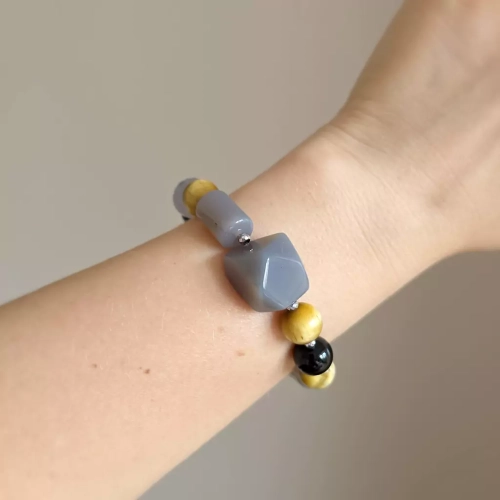 KAM840 WEBP Bohemian bransoletka unikat agat szary, tygrysie oko, czarny agat pasiasty i hematyt Magneska 4.webp