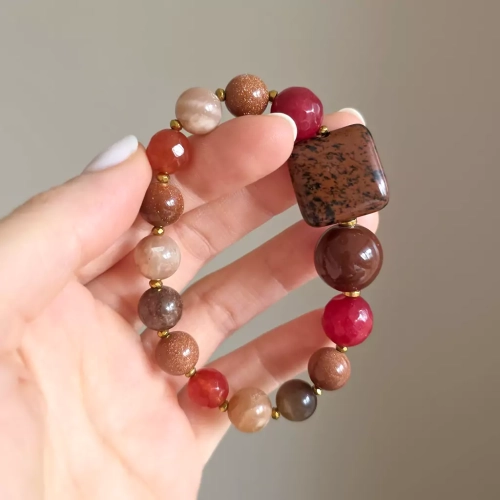 KAM841 webp Bohemian bransoletka unikat obsydian mahoniowy, jadeit, piasek pustyni, kamień słoneczny, agat, bronzyt i ceramika Magneska 5.webp