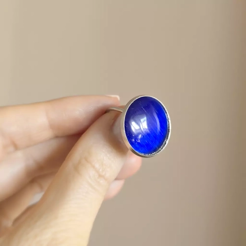 PIER370 WEBP Pierścionek klasyczny kobaltowe kocie oko 20 mm Magneska 3.webp