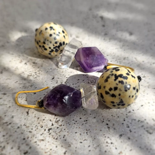 KST787 webp Kolczyki wiszące unikaty ametyst, kryształ górski, jaspis dalmatyńczyk, hematyt i złota stal chirurgiczna Magneska biżuteria z kamieni naturalnych 3.webp